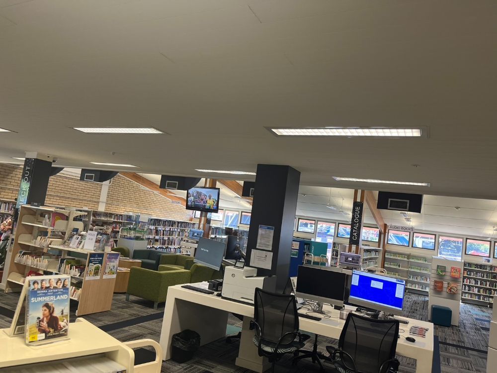 図書館館内02